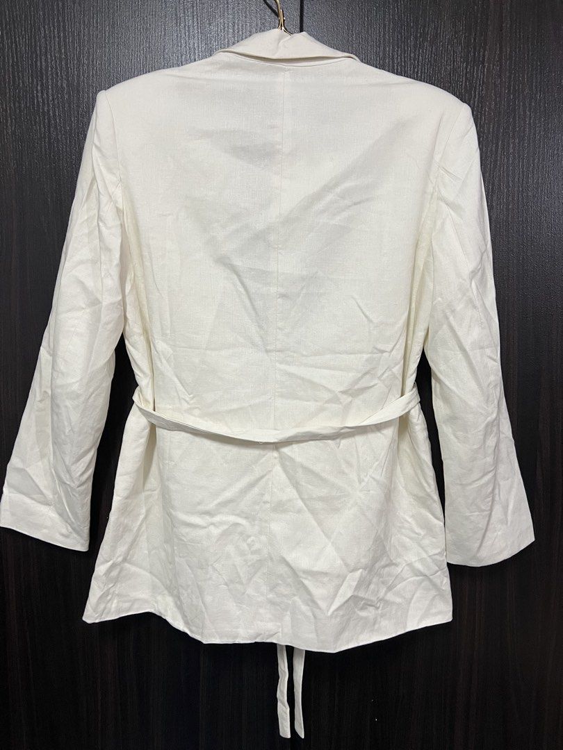 BNWT ZARA BLAZER S (Category: Coats, Jackets and Outerwear) located in Cavite. Submitted by paupau.shopper (Listing ID 1461098076, Image 3). Description: .
