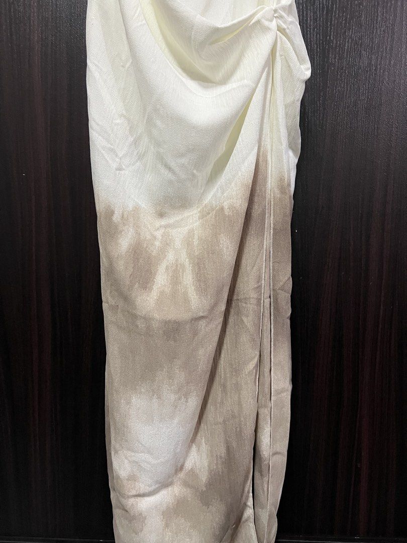 BNWT ZARA DRESS S (Category: Dresses) located in Cavite. Submitted by paupau.shopper (Listing ID 1461101906, Image 3). Description: .