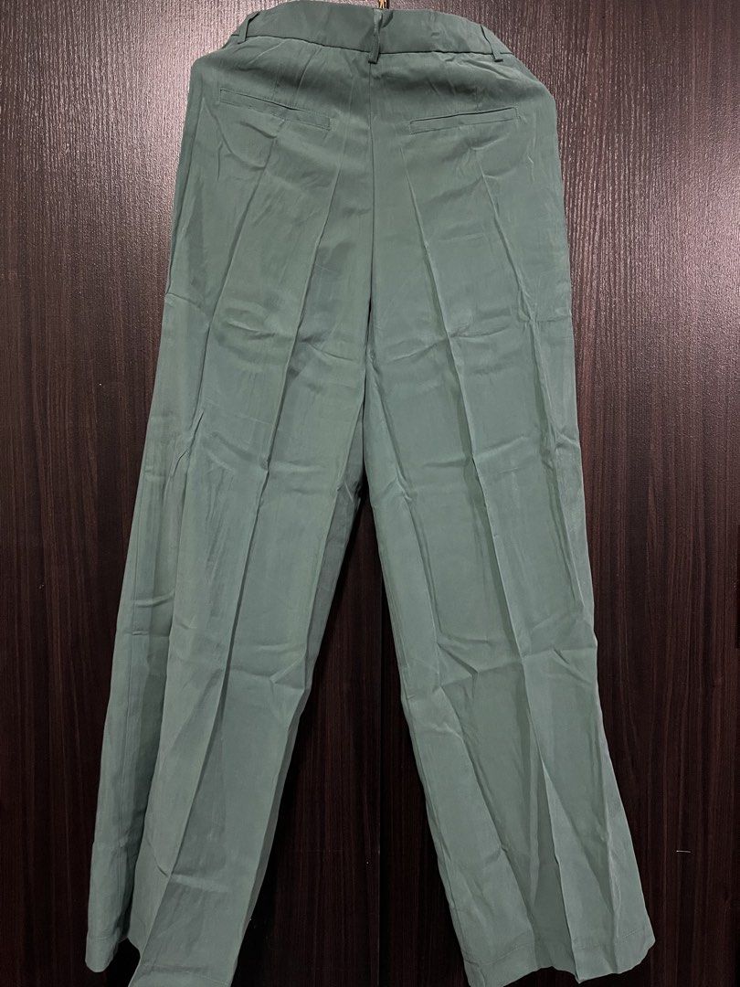 BNWT ZARA TROUSERS XS (Category: Other Bottoms) located in Cavite. Submitted by paupau.shopper (Listing ID 1461098942, Image 3). Description: .