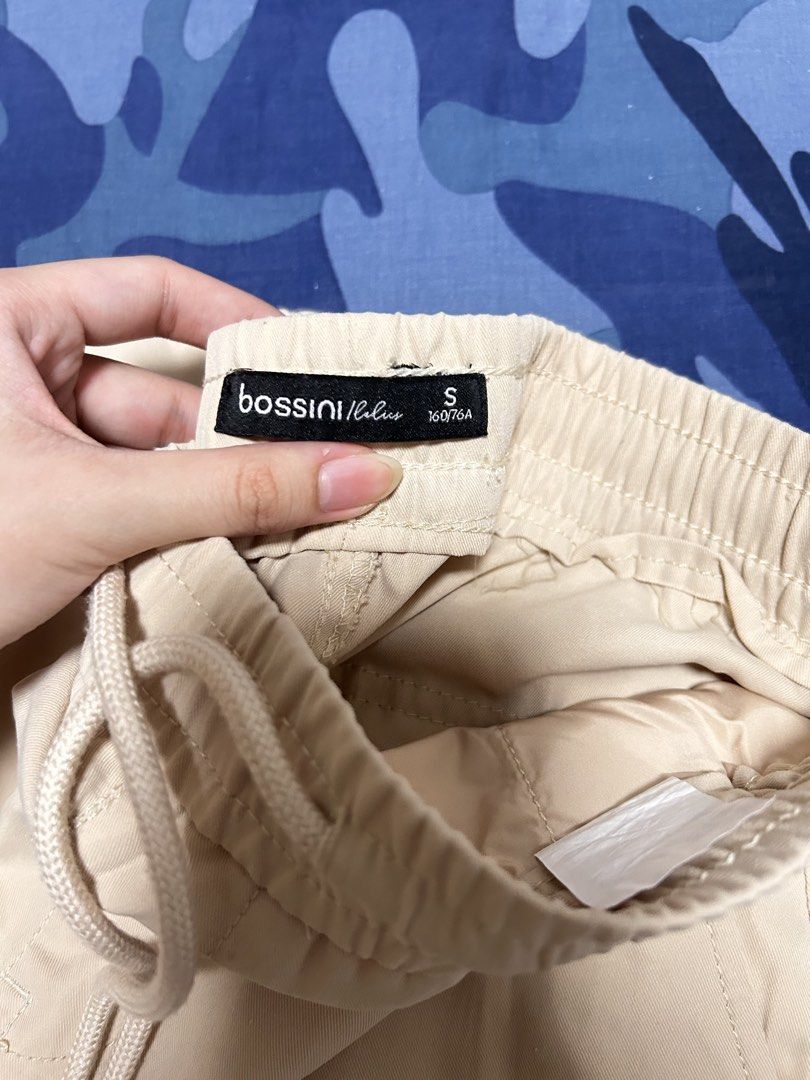 bossini cream cargo pants (Category: Jeans) located in Quezon City. Submitted by manqofloater (Listing ID 1461020859, Image 2). Description: 25-26 waist.