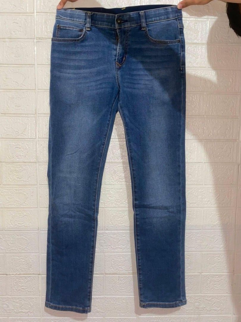 Bossini Jeans Blue Denim (Category: Jeans) located in Manila. Submitted by renznrs (Listing ID 1461077877, Image 3). Description: - Brand: Bossini - Color: Blue - Fit: Straight - Size: 30 - Style: Classic denim - Closure: Button and zip - Pockets: Front and back - Ideal for: Everyday wear - Condition: Comfortable fit.