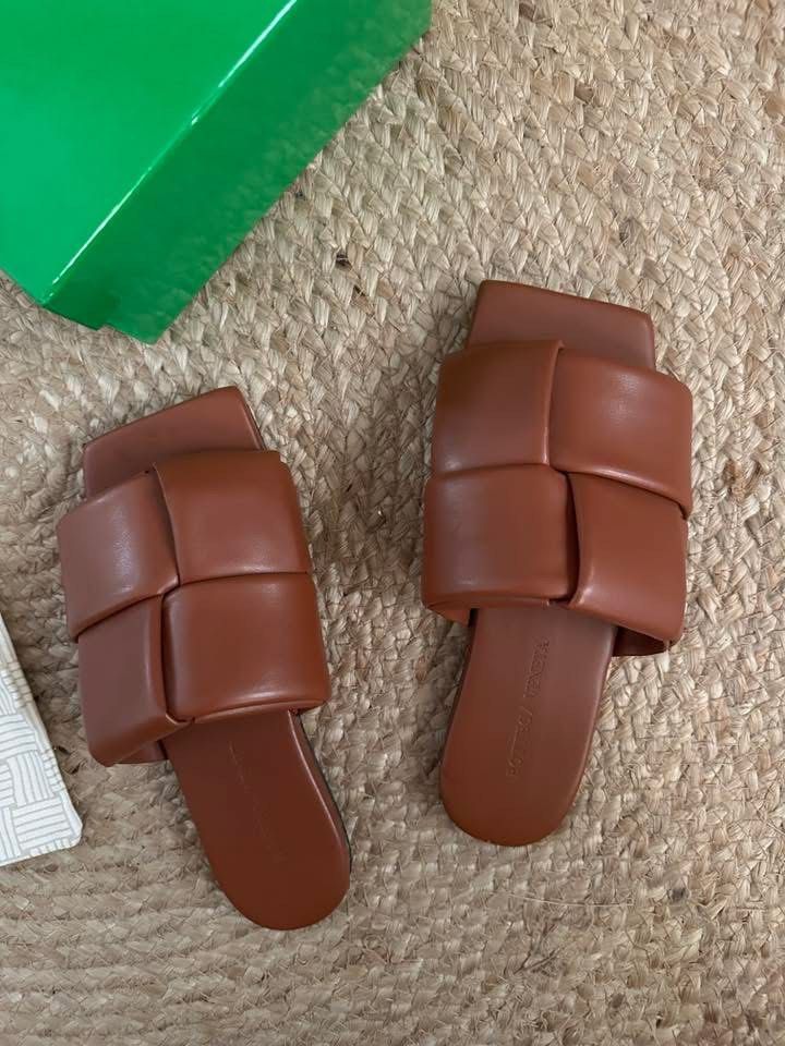 Bottega Veneta Caramel Patch Flat Mules | 37 (Category: Flats & Sandals) located in Los Banos. Submitted by heaven.preloved (Listing ID 1461038759, Image 3). Description: *AUTHENTIC *price negotiable *INCLUSIONS: box, dustbag, bow *bought second hand at ₱18000 *retails at ₱50k + Helping tags: Zara, Ever New, Mango, Pedro, leather sandals.