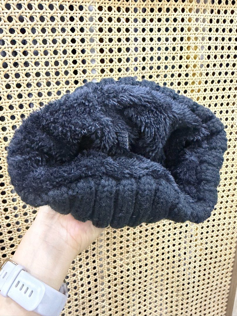 Brand New: Pompom Beanie (Category: Hats & Beanies) located in Pasig City. Submitted by jgbeautique (Listing ID 1460989293, Image 3). Description: Gifted but it doesnt suit my head.