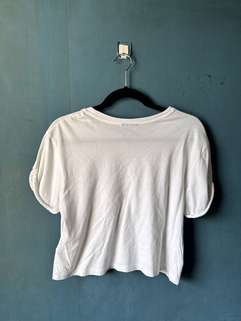Brandy Melville Top Bundle (Category: Shirts) located in Manila. Submitted by reesespiecess (Listing ID 1461076679, Image 3). Description: Bundle of two Topshop tops. Can check my profile for the full condition of the tops! Please take note that the embroidered top has a stain flaw as seen in the photos. Inclusions: - Topshop Petite White Cropped T-Shirt with Embroidered Scalloped Hem - Topshop White Embroidered Rose T-Shirt Take all four tops fo