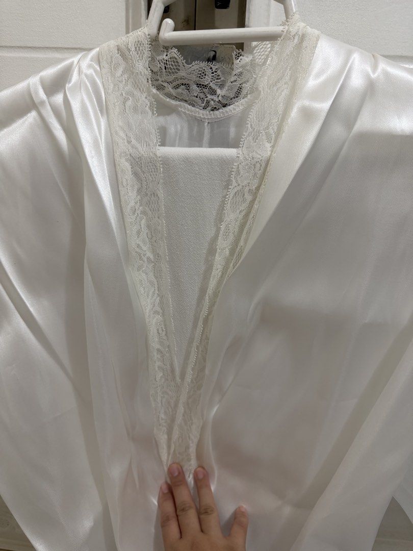 Bridal robe for petite chubby (Category: Dresses) located in Quezon City. Submitted by captainsplate (Listing ID 1461018758, Image 2). Description: BRIDAL ROBE FOR PETITE CHUBBY used during my wedding, i bought it for 350pesos i am selling it for 80pesos i need reviews for my accnt in carousell can be pick up in house or meet up you can view my 17year old eFBi profile to confirm my legitimacy NO COD NO COP.