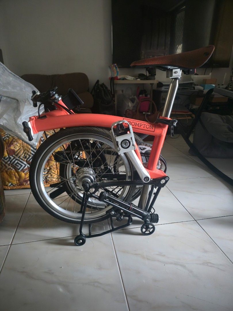 Brompton C line 6 spd (Category: Bicycles) located in Manila. Submitted by eihcra20 (Listing ID 1460929735, Image 1). Description: For sale Brompton C line 6 speed like new with box Brooks c17 saddle Titanium seatpost UJ half titanium rack RA suspension Brompton head light Entfitnix cubelite 3 tail light Orig air pump Aceoffix handle bar Rhinowalk bag All parts installed brand new condition. Kinabit lang dinaman nagamit. Price non negotiable.