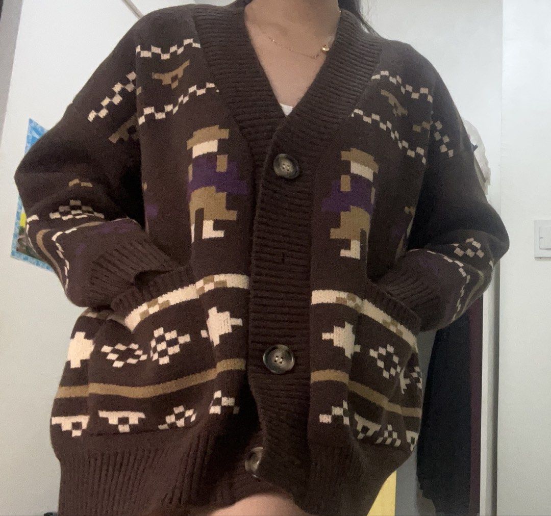 Brown Aztec Print Cardigan (read description) (Category: Coats, Jackets and Outerwear) located in Taytay. Submitted by denden_0546 (Listing ID 1461006609, Image 1). Description: I bought this sa orange app from Vietnam for 600 pesos. I didn’t look at the size kaya super luwang sakin. Rfs: super loose, although cute pag loose pero super liose kasi for me😭 •Can go lower price if reasonable. Size: L to Xl Flaw: One missing button .