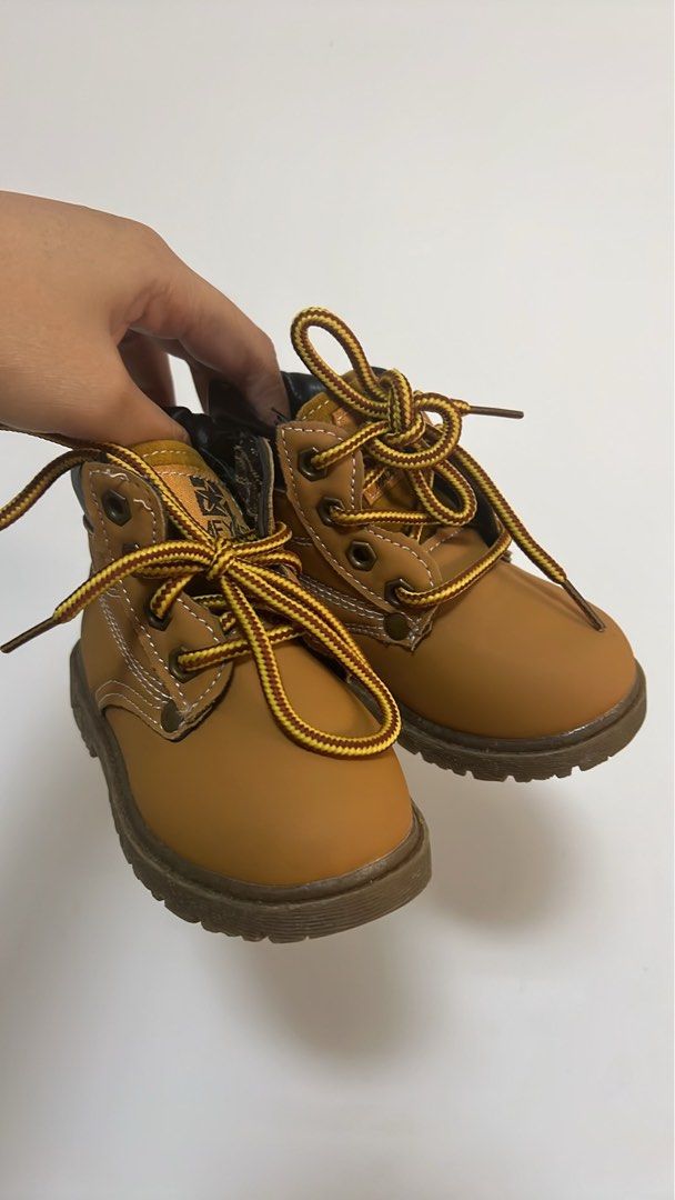 Brown boots for 1-2 yr old (Category: Babies & Kids Fashion) located in Mandaluyong City. Submitted by jjs_thrift_finds (Listing ID 1461112111, Image 1). Description: Like new 1st bday lang ginamit pang photo shoot Pick up Mandaluyong Or shipping via j&t.