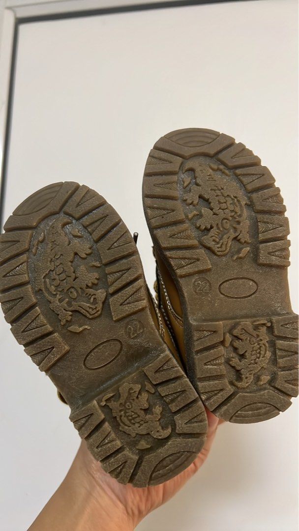 Brown boots for 1-2 yr old (Category: Babies & Kids Fashion) located in Mandaluyong City. Submitted by jjs_thrift_finds (Listing ID 1461112111, Image 3). Description: Like new 1st bday lang ginamit pang photo shoot Pick up Mandaluyong Or shipping via j&t.