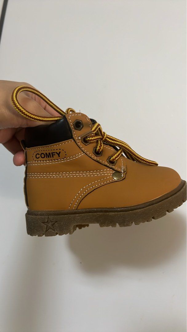 Brown boots for 1-2 yr old (Category: Babies & Kids Fashion) located in Mandaluyong City. Submitted by jjs_thrift_finds (Listing ID 1461112111, Image 2). Description: Like new 1st bday lang ginamit pang photo shoot Pick up Mandaluyong Or shipping via j&t.