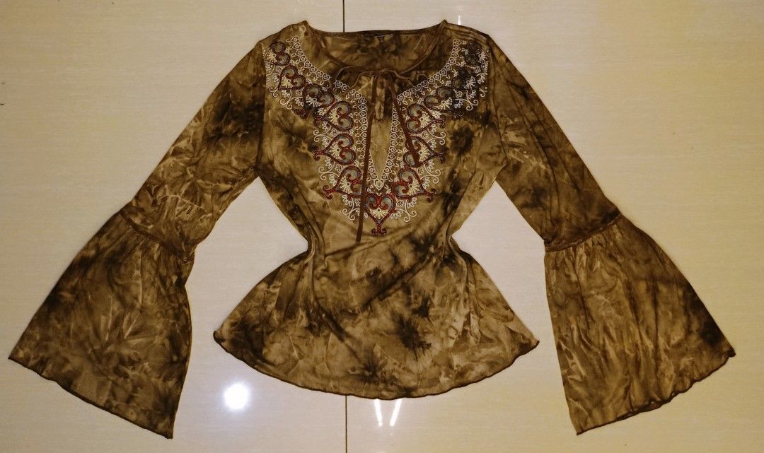Brown fairy core flared sleeves top (Category: Longsleeves) located in Bambang. Submitted by czar_topaz (Listing ID 1461074965, Image 1). Description: .
