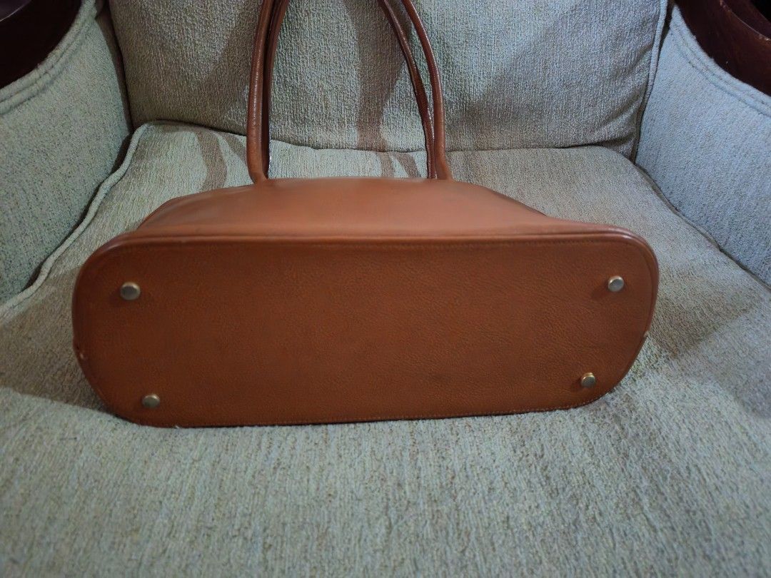 Brown Leather Shoulder Bag (Category: Shoulder Bags) located in Davao. Submitted by athenaprelovedph (Listing ID 1460924147, Image 3). Description: Hermes inspired Genuine brown leather shoulder bag semi large size - Secure top zip closure - Comfortable shoulder straps - Protective metal feet on the bottom.