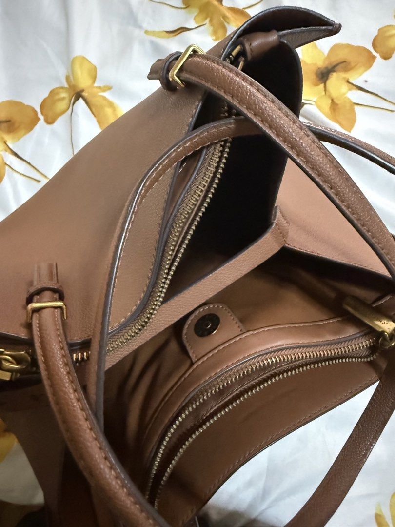 Brown Leather Tote Bag with Gold Hardware (Category: Tote Bags) located in Manila. Submitted by epiccloud-03b1 (Listing ID 1460967315, Image 2). Description: - Classic brown leather tote bag - Secure zip closure on top - Multiple interior compartments, including zippered pockets - Elegant gold hardware details - Comfortable handles for easy carrying - Ideal everyday bag.
