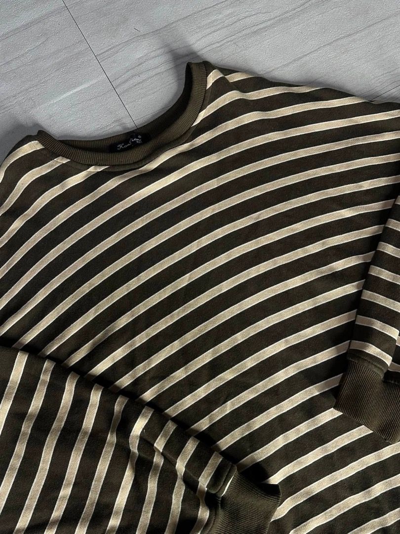 brown striped sweater (Category: Hoodies) located in Manila. Submitted by nb_thriftshop (Listing ID 1461073189, Image 2). Description: stripe long sleeve medium to large 27 length 26 width no issue.