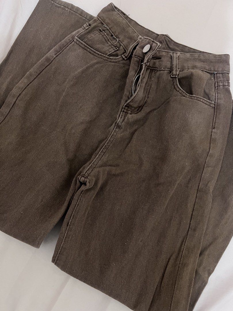 Brown Wide Leg Jeans (Category: Jeans) located in Manila. Submitted by coles.collection (Listing ID 1461065937, Image 3). Description: - brown wide-leg jeans - fave ko rin to kaso medyo mahaba na siya sakin huhu - ganda ng fitting - size; •w - 26 •l - 40 •r - 12.