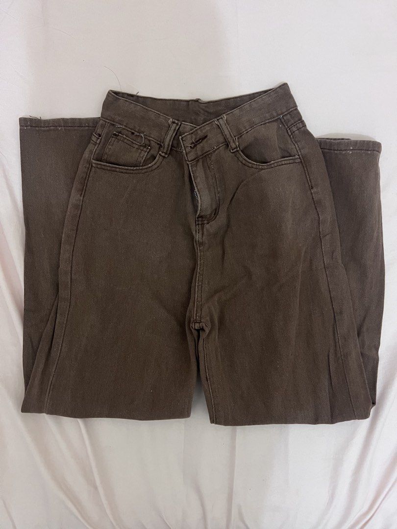 Brown Wide Leg Jeans (Category: Jeans) located in Manila. Submitted by coles.collection (Listing ID 1461065937, Image 2). Description: - brown wide-leg jeans - fave ko rin to kaso medyo mahaba na siya sakin huhu - ganda ng fitting - size; •w - 26 •l - 40 •r - 12.
