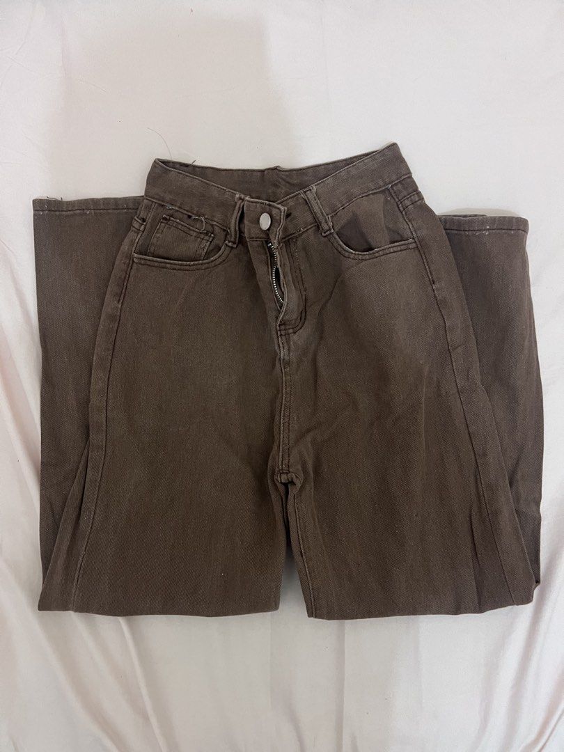 Brown Wide Leg Jeans (Category: Jeans) located in Manila. Submitted by coles.collection (Listing ID 1461065937, Image 1). Description: - brown wide-leg jeans - fave ko rin to kaso medyo mahaba na siya sakin huhu - ganda ng fitting - size; •w - 26 •l - 40 •r - 12.