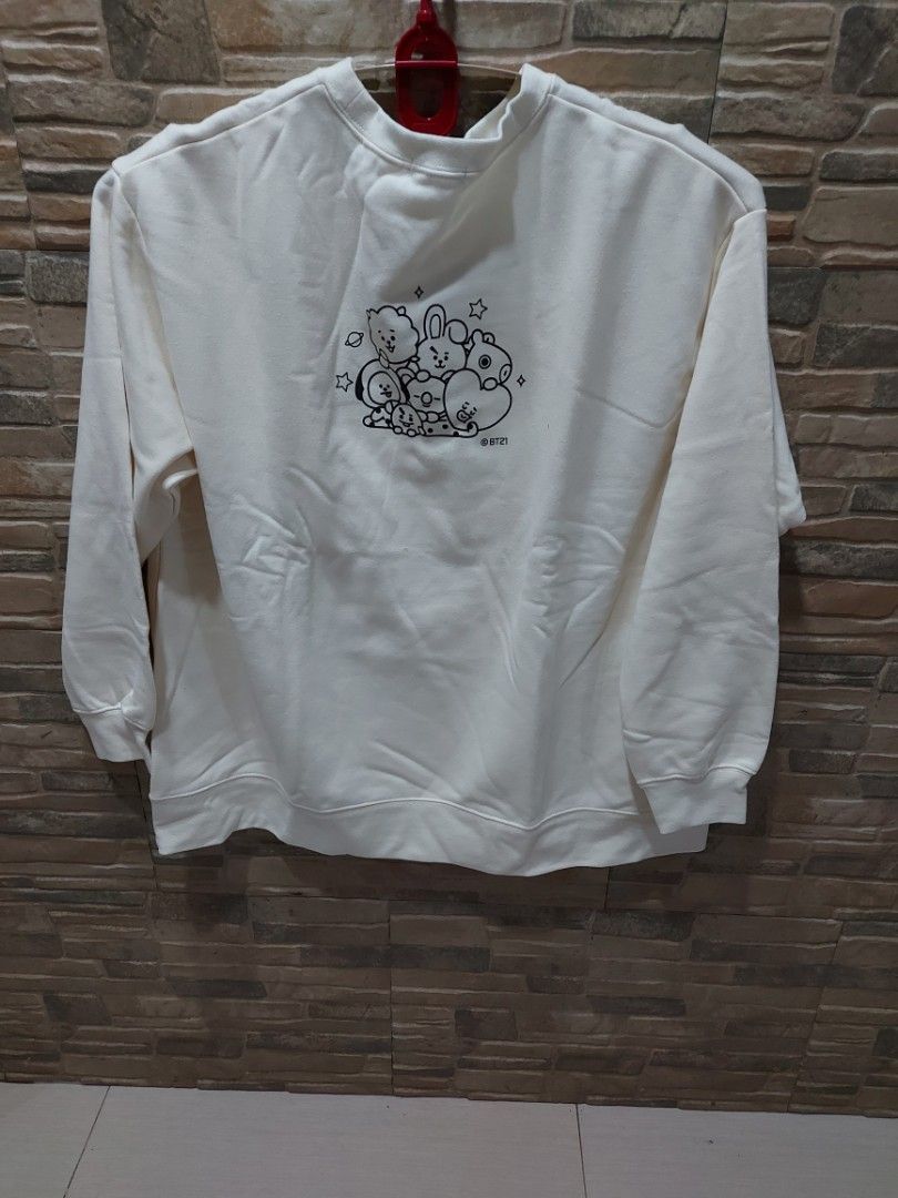 BTS BT21 crewneck sweatshirt (Category: Coats, Jackets and Outerwear) located in Quezon City. Submitted by threetwotwo2ndaccount (Listing ID 1461023757, Image 2). Description: BTS BT21 crewneck sweatshirt free size good as new from japan color: purple,cream, blue bawal sa maselan bawal sa barat.