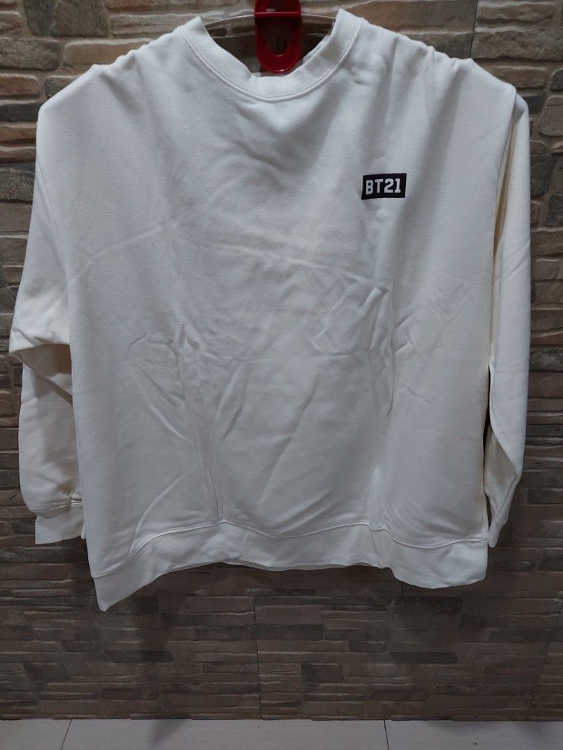 BTS BT21 crewneck sweatshirt (Category: Coats, Jackets and Outerwear) located in Quezon City. Submitted by threetwotwo2ndaccount (Listing ID 1461023757, Image 1). Description: BTS BT21 crewneck sweatshirt free size good as new from japan color: purple,cream, blue bawal sa maselan bawal sa barat.