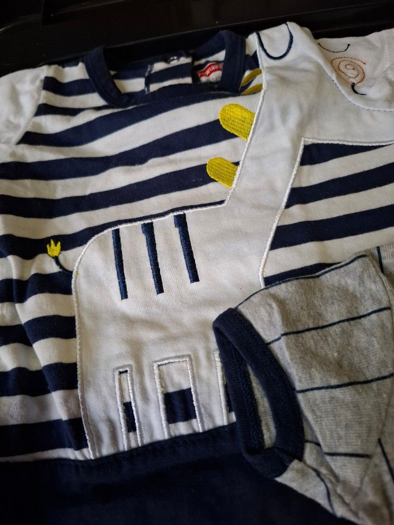 ❤️BUNDLE ROMPER BABY BOY 3-6 MONTHS (Category: Babies & Kids Fashion) located in Narvacan. Submitted by HopefulVy (Listing ID 1461111636, Image 3). Description: Romper like new for baby boy 3-6 months.