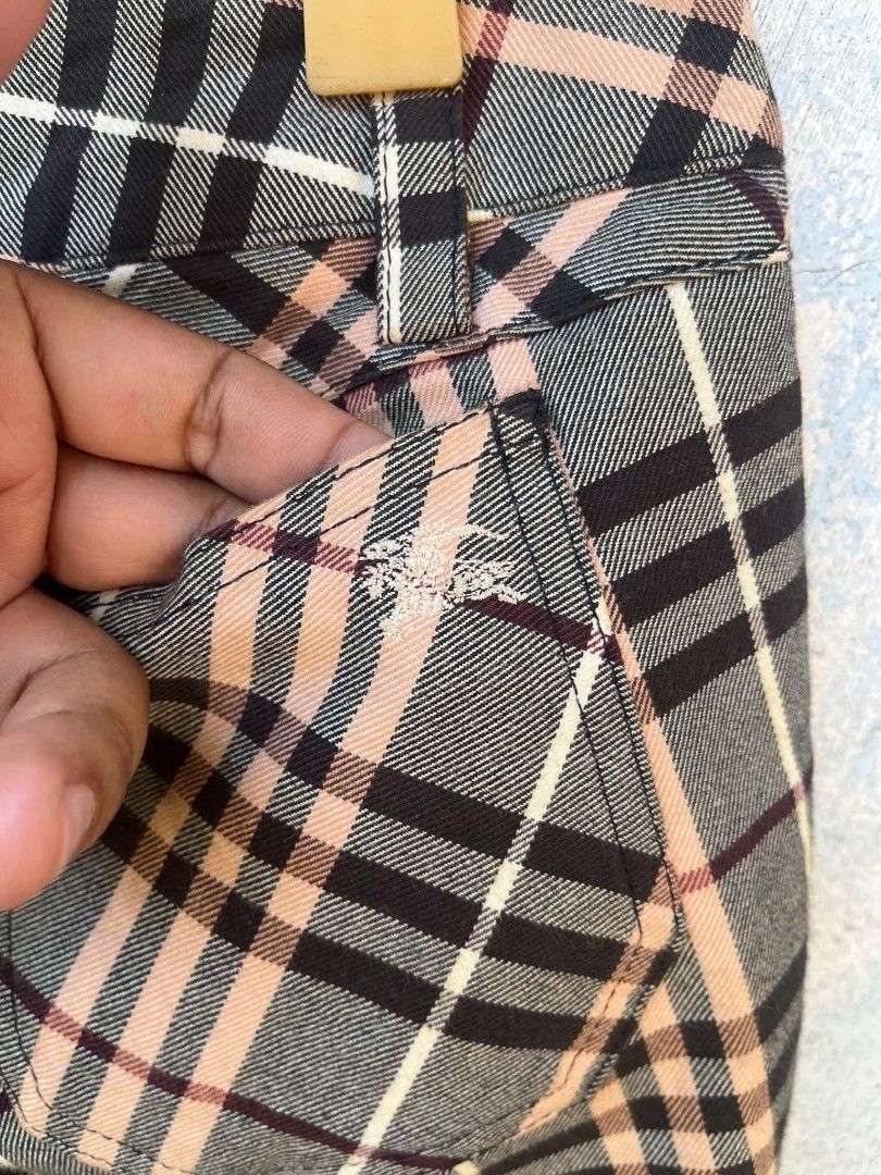 Burberry (Category: Other Bottoms) located in Siay. Submitted by Jaaziahthriftdumaguete (Listing ID 1460941069, Image 3). Description: Wts ❗ Burberry blue label tag Nova plaid chino pants ( women) 28 waistline 39 length 6.5 leg hem opening Excellent condition flawless 10/10 color rate Mine : 2000 Free shipping fee Location Zamboanga Sibugay Mindanao.