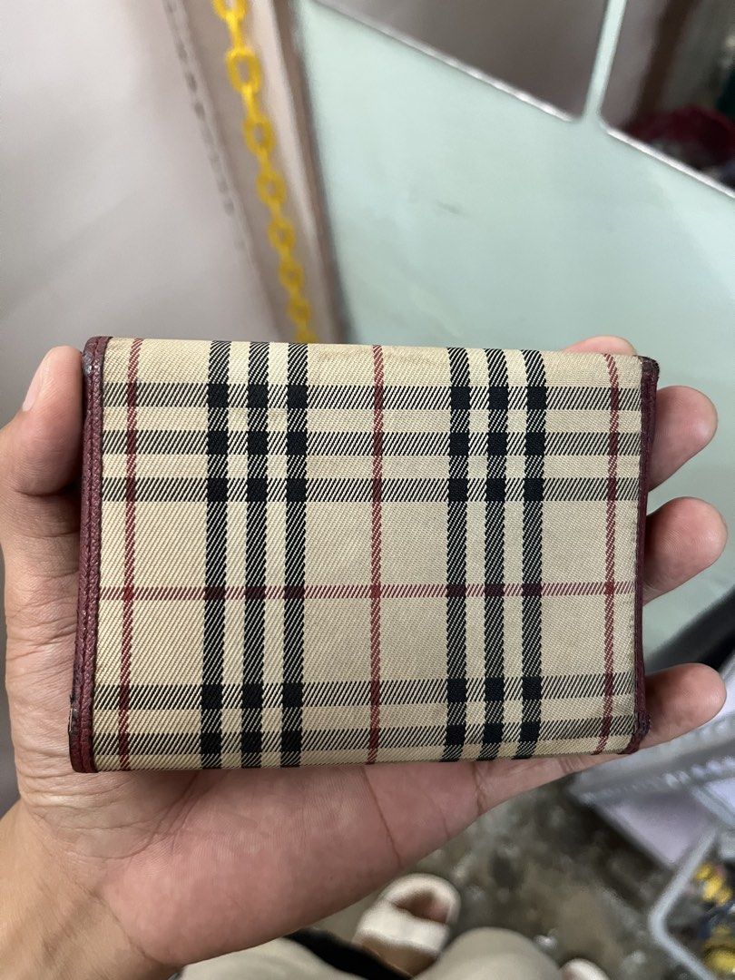 BURBERRY Bi-Fold Wallet Purse Nova (Category: Luxury Bags & Wallets) located in Urdaneta. Submitted by supremo_fi (Listing ID 1460974756, Image 2). Description: - Authentic Burberry Nova - Burgundy leather trim and interior - Multiple card slots - Coin compartment - Secure snap closure - With slight flaws.