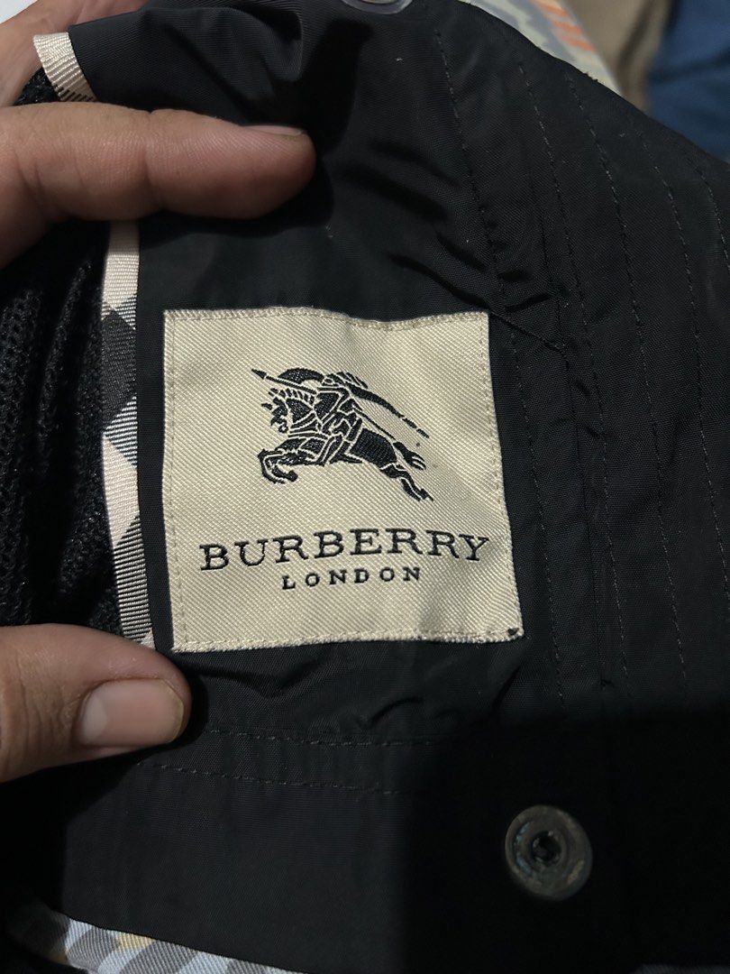 burberry jacket (Category: Coats, Jackets and Outerwear) located in Baybay. Submitted by wise_thrifttosummitcollec (Listing ID 1461007950, Image 3). Description: medium .