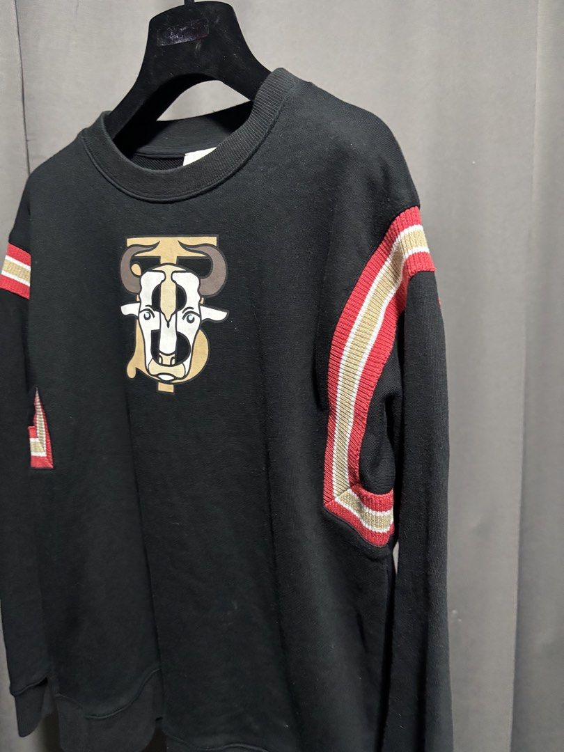 Burberry Sweater (Category: Coats, Jackets and Outerwear) located in Baguio. Submitted by thecollector2600 (Listing ID 1461060846, Image 3). Description: 20” x 22”.