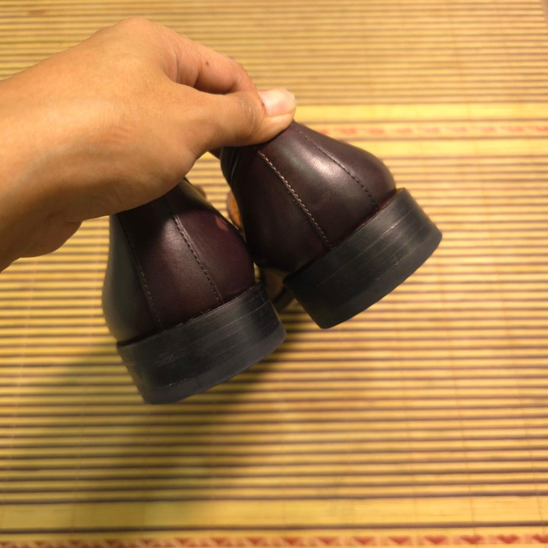 Burgundy Penny Loafer (Category: Dress Shoes) located in Cagayan de Oro. Submitted by dump.gallery (Listing ID 1460973978, Image 3). Description: Mario Minardi Penny Loafers 9 US/27 cm Condition rate: 10/10 Color rate: 10/10 Issue/s: None Mine: P 1899.