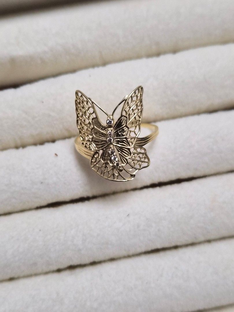 Butterfly ring (Category: Rings) located in Marikina City. Submitted by 000christina000 (Listing ID 1460945251, Image 1). Description: 0.05ct natural diamond 18k japan gold Size 8 comes with certificate.