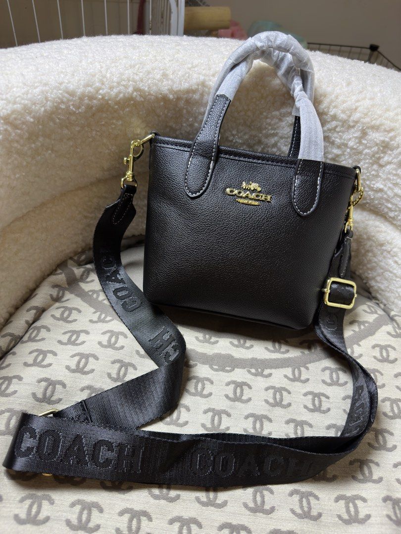 C0acH Mini Tote Bag (Category: Cross-body Bags) located in Binmaley. Submitted by amayscollections (Listing ID 1460973804, Image 3). Description: N€w Arr!val $aL€ Coded Mini Tote C0@ch 2way Bag❣️ ₱699 Only 💸 with box & dustbag. Cutesy nya ses lalo na in person❣️ YES to C0D✅ add 70 only.🔥 Pm 📩 Disclaimer: ‼️ This Page is not Associated or Affiliated with any of this following brands. All Copyrights reserved to the original brand holders. #bag #