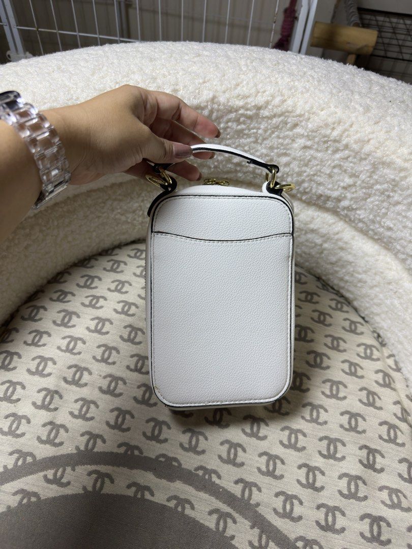 C0ach Phone Sling (Category: Cross-body Bags) located in Binmaley. Submitted by amayscollections (Listing ID 1461077608, Image 3). Description: N€w Arr!val $aL€ OGQual. Coded Phone Sling C0@ch Bag❣️ ₱5** Only 💸 nag iisa lang to mga ses kunin nyo na. Moneyback pag di to gandara❣️ YES to C0D✅ add 70 only.🔥 Pm 📩 Disclaimer: ‼️ This Page is not Associated or Affiliated with any of this following brands. All Copyrights reserved to the original bran