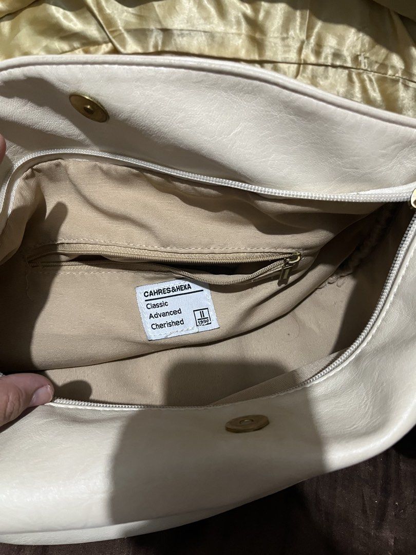Cream shoulder sling bag FREE SF (Category: Shoulder Bags) located in Manila. Submitted by dethbalde01295 (Listing ID 1461023142, Image 3). Description: - Cream colored shoulder bag - Thick, quality leather - Semi-medium size, very spacious - Zipper pocket and magnetic snap closure - Comes with cute plushie charms - Ideal for everyday use.