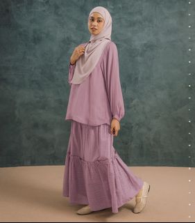 (Category: ) located in . Submitted by rollmywardrobe (Listing ID 1460962572, Image 1). Description: .