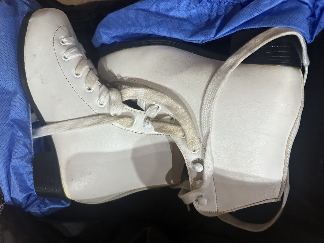 Cameo by Jackson size 2 (Category: Skates, Rollerblades & Scooters) located in Manila. Submitted by samelle (Listing ID 1461035503, Image 1). Description: - White figure ice skates - Comes with laces - Ready for the ice - Minor scuffs from storage - Great for beginners or recreational skating -Can do meetup at moa or lalamove at expense of buyer.