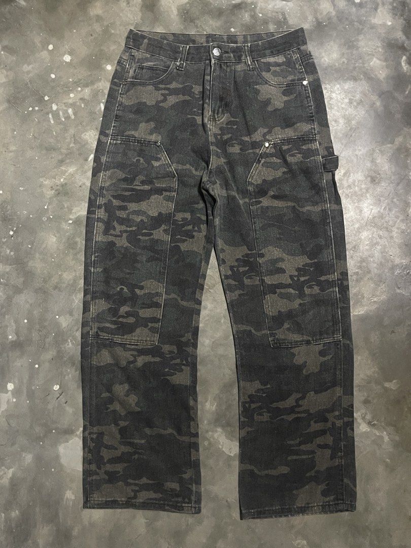 Camouflage Double Knee Pants (Category: Jeans) located in Manila. Submitted by u_for_u (Listing ID 1461065179, Image 1). Description: ₱: 380 W: 30/ L: 39 / Hem: 9 Condition: 9/10 Issues: N/A Location: Santa Cruz, Manila..