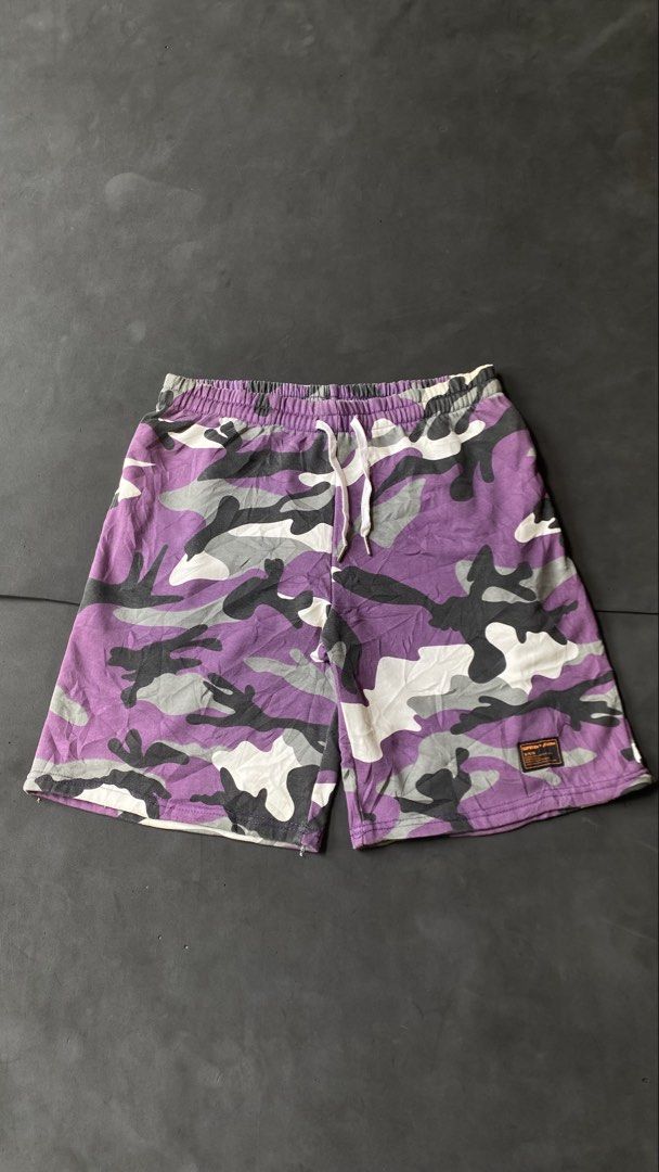 camouflage sweatshort (Category: Shorts) located in Toledo. Submitted by drip_on_a_budg3t (Listing ID 1460947477, Image 1). Description: size 28’34 stretchable price+SF.