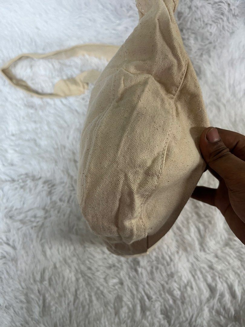 Canvas Mini Newspaper Bag (Category: Sling Bags) located in Cotabato. Submitted by big_cash (Listing ID 1460936591, Image 3). Description: HUMAN MADE Canvas Mini Newspaper L: 11 W: 14 Dm for more details📩📩📩 Unli Vc and Vouch L: Cotabato City, Mindanao 9600.