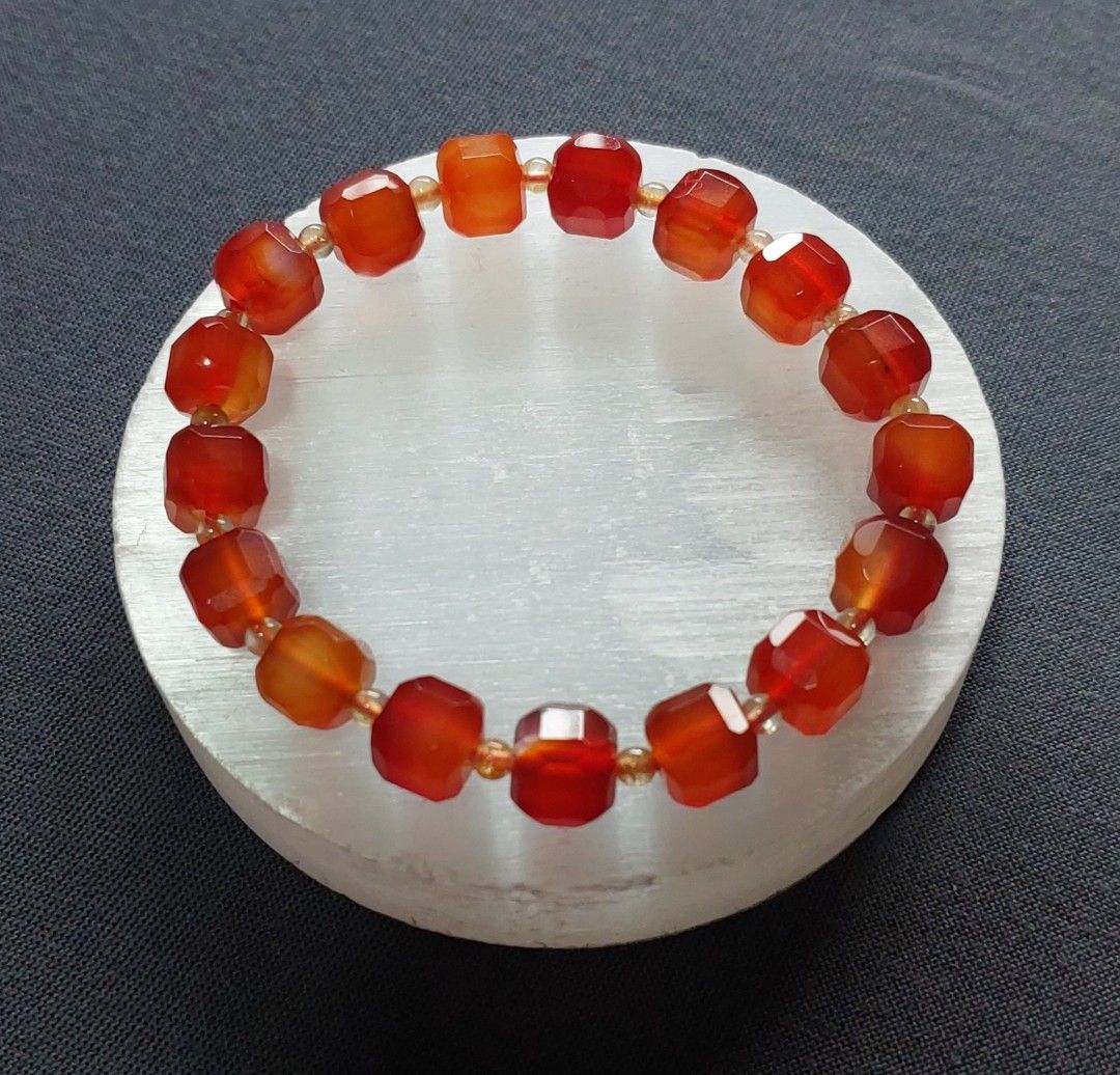 Carnelian Agate Bracelet (Category: Bracelets) located in Gapan. Submitted by purseofjune (Listing ID 1461004428, Image 2). Description: 8mm cube faceted beads with citrine spacers 16cm.