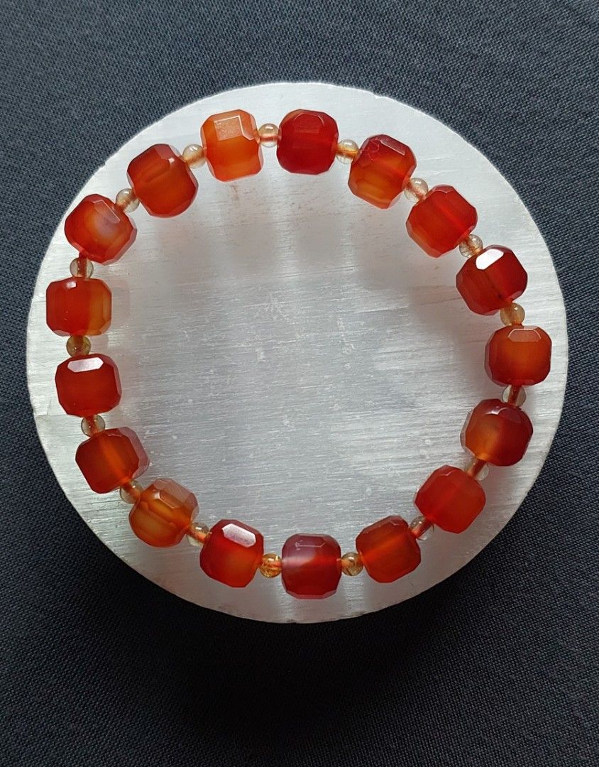 Carnelian Agate Bracelet (Category: Bracelets) located in Gapan. Submitted by purseofjune (Listing ID 1461004428, Image 1). Description: 8mm cube faceted beads with citrine spacers 16cm.