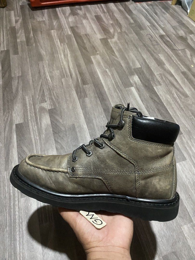 Caterpillar Byron Boots (Category: Boots) located in Cebu City. Submitted by freemoon.b85e0c (Listing ID 1461098982, Image 2). Description: Caterpillar Byron Boots Legit/2nd hand Size 8 us/7 uk/41 euro/25.5 cm Price 1650 plus sf Good condition .