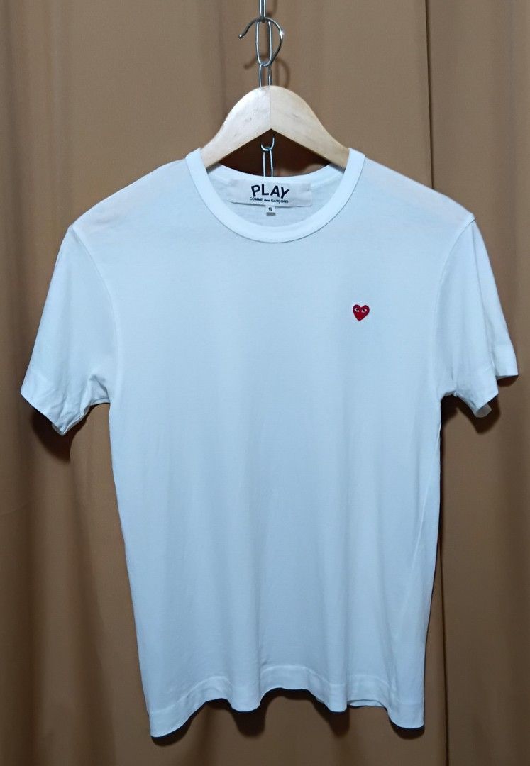 CDG PLAY Small red heart (Category: Activewear) located in Legazpi City. Submitted by nashaiza (Listing ID 1461031126, Image 1). Description: Small red heart 18x25.5 dimes small on tag 9.5/10 CR Excellent Condition No issue MOP: GCash Courier: J&T Express.