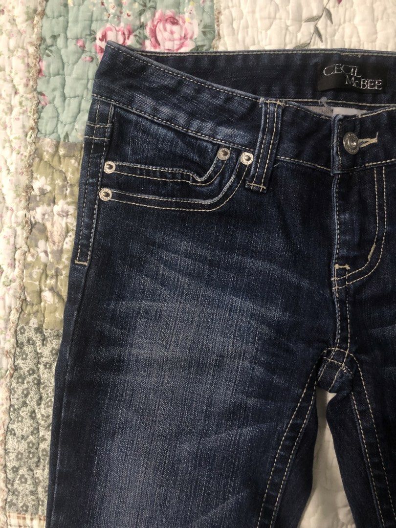 Cecil McBee Button-Hem Capri Jeans (Category: Jeans) located in Mexico. Submitted by starduchess (Listing ID 1460954209, Image 2). Description: waist: 29inch length: 24 1/2inch issue: missing rhinestones at the back 𓏵 all items are washed but still wash it before wearing 𓏵 limit your expectations as this item is handpicked/ thrifted, this is a resell items 𓏵 color may vary due to lighting 𓏵 all items are in good condition unless stated with m