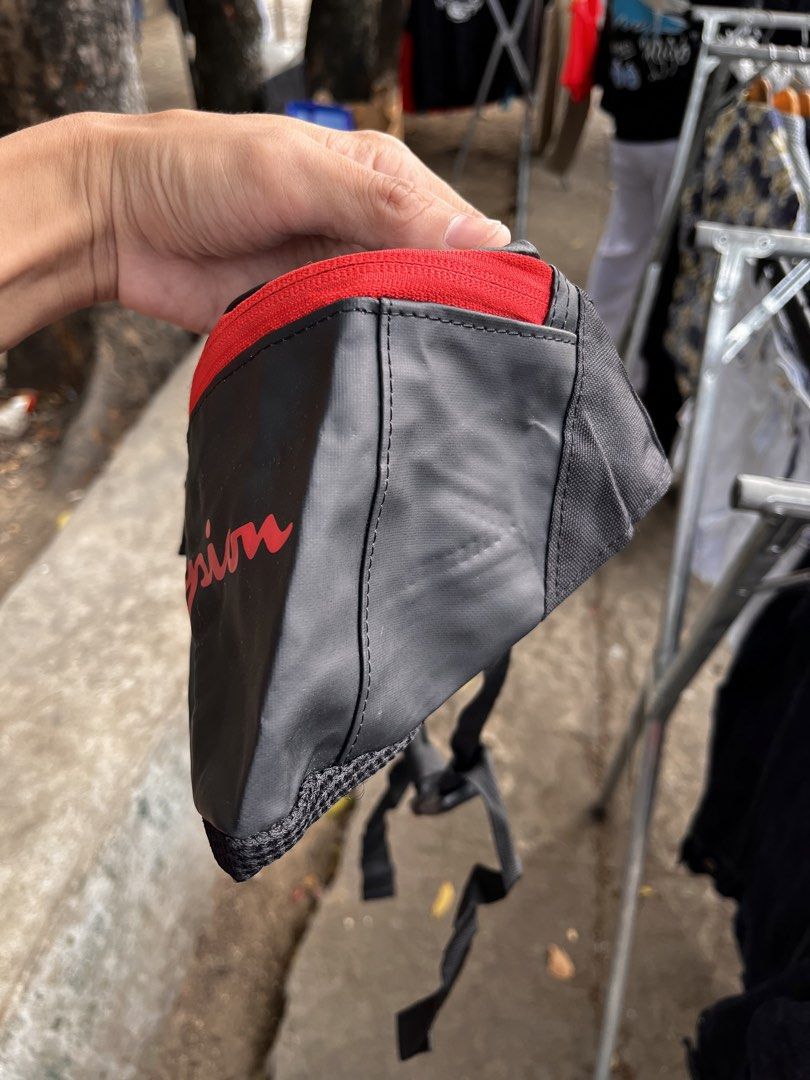 CHAMPION BELTBAG (Category: Belt bags, Clutches and Pouches) located in Sagay. Submitted by jan_arvene (Listing ID 1460993385, Image 3). Description: 📌 Champion beltbag Good as new Please see pics Pm.