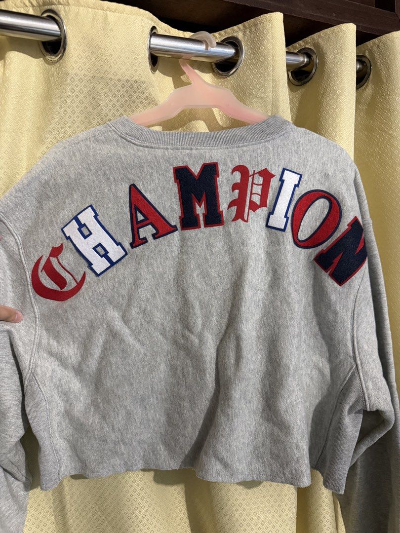 Champion Grey Cropped Sweatshirt (Category: Longsleeves) located in Quezon City. Submitted by m.angelaaa (Listing ID 1461104554, Image 3). Description: - Grey Champion Reverse Weave cropped sweatshirt - Features Champion logo on front and back - Size: Medium - Made in Cambodia.