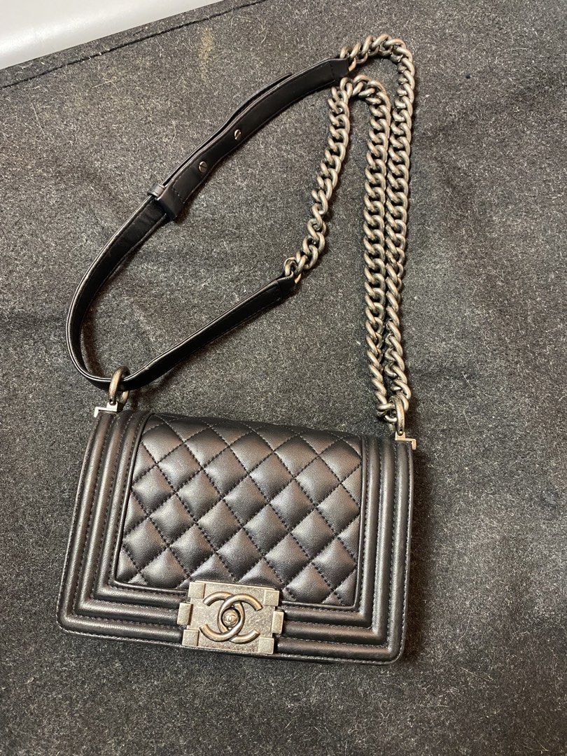 Chanel Black Two Way Bags (Category: Cross-body Bags) located in Quezon City. Submitted by loloyz123 (Listing ID 1460988943, Image 1). Description: Chanel Black Two Way Bags Condition: Very good/ Minor sign of used Color rate: 9.8/10 Color: Black Size: L: 14cm W: 20cm depth: 6.5cm.