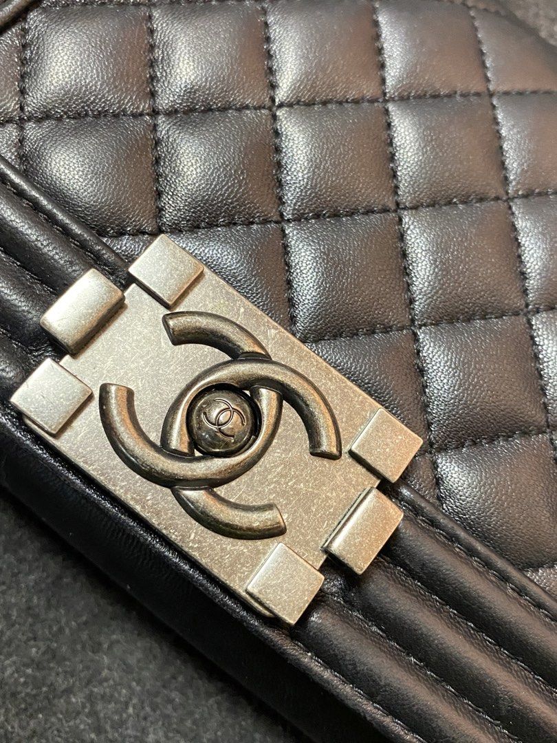 Chanel Black Two Way Bags (Category: Cross-body Bags) located in Quezon City. Submitted by loloyz123 (Listing ID 1460988943, Image 2). Description: Chanel Black Two Way Bags Condition: Very good/ Minor sign of used Color rate: 9.8/10 Color: Black Size: L: 14cm W: 20cm depth: 6.5cm.