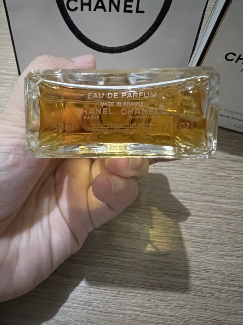 Chanel N°5 Eau de Parfum 50ml (Category: Fragrance & Deodorants) located in Las Pinas. Submitted by jmiic (Listing ID 1461099572, Image 2). Description: - Original Chanel N°5 Eau de Parfum - 50ml Vaporisateur Spray Bottle - Made in France - Original Box Included - Original Shopping Bag Included - Iconic and beloved fragrance.