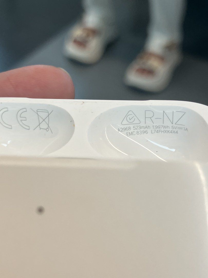 Charging case Airpods Pro 2 Type C Version FIXED PRICE (Category: Earphones) located in Manila. Submitted by Thor1993 (Listing ID 1461014722, Image 3). Description: 1.3K LAST PRICE. PASS PO SA 1K OR BELOW OFFER HINDI PO RUSH. Note: Charging case only NO BUDS INCLUDED .Signs of usage see posted photos .100% Original .100% working .Airpods Pro 2 Type C Version MEET UP LAS PIÑAS OR LALAMOVE ONLY NO COD/COP PAYMENT FIRST IF SHIPPING.