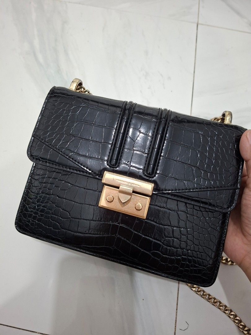 Charles & Keith Alva Croc-Effect Chain Strap Crossbody Bag (Category: Cross-body Bags) located in Quezon City. Submitted by clairy_fairy (Listing ID 1460979912, Image 1). Description: Pre-loved and in good condition, with visible signs of usage such as minor scratches and marks. Still functional and stylish. Please see photos for the actual condition..